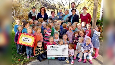 Die Kleinen freuten sich narrisch über die Spende der Frauengemeinschaft Baiern.	 (Foto: BRK)