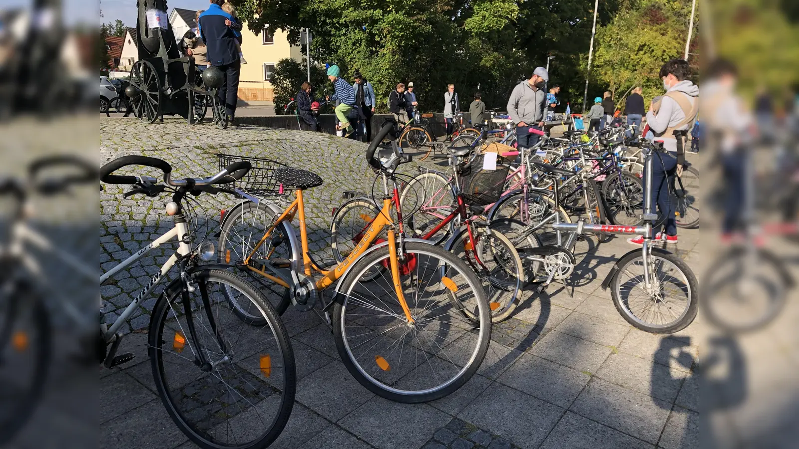 Alles für Ein-, Zwei- und Dreiräder: endlich gibt es den Radlbasar des Fördervereins der Grundschule an der Peslmüllerstraße wieder. Sämtliche Erlöse fließen in dei Förderkasse und kommen den grundschülern zu Gute. (Foto: S.Pfleiderer)