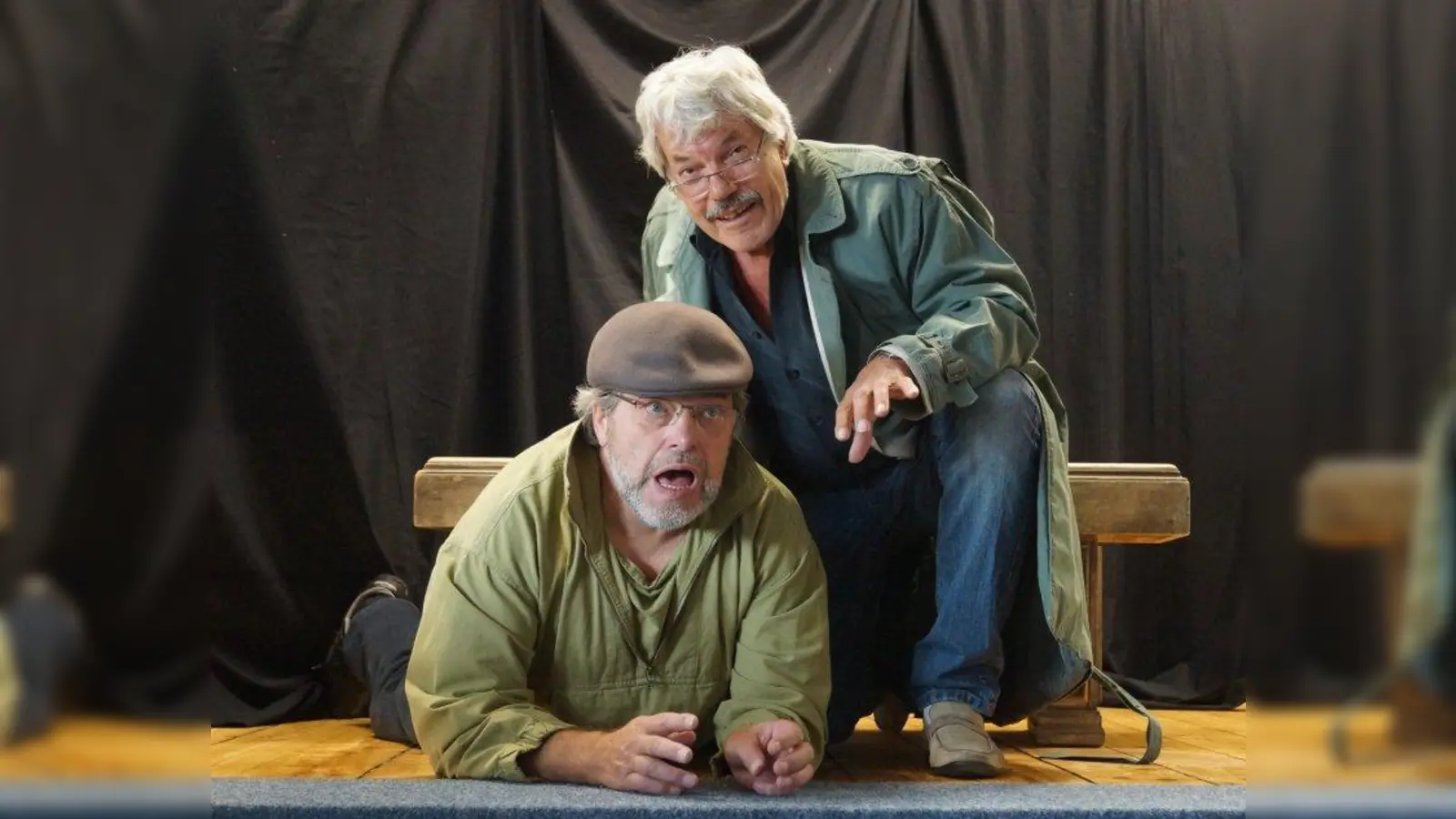 George und Emil beobachten eine Welt, die augenscheinlich zerfällt. (Foto: Theater)