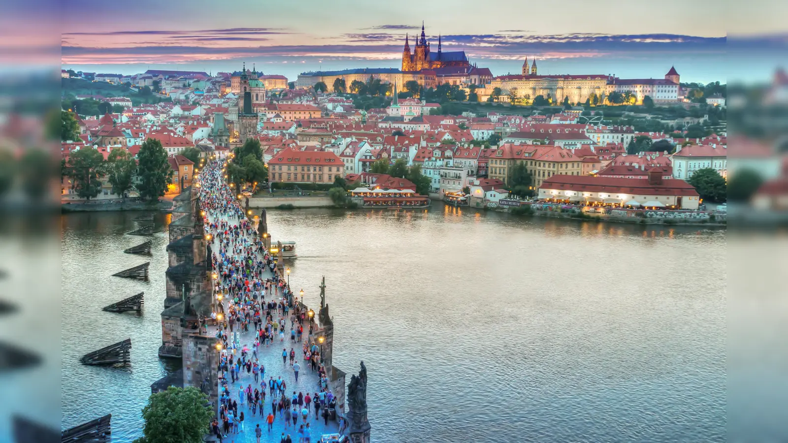 Die Puckjäger vom EHC Klostersee waren für ein verlängertes Wochenende auf gemeinsamer Saisonabschlussfahrt in der "Goldenen Stadt". (Foto: CC0)