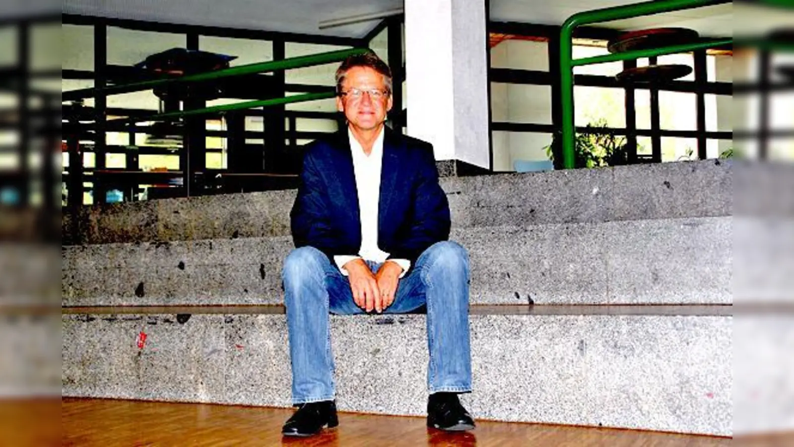 Auf eine gute Zusammenarbeit mit Kollegium, Eltern und Schülern freut sich der neue Rektor Mathias Müller. 	 (Foto: hol)