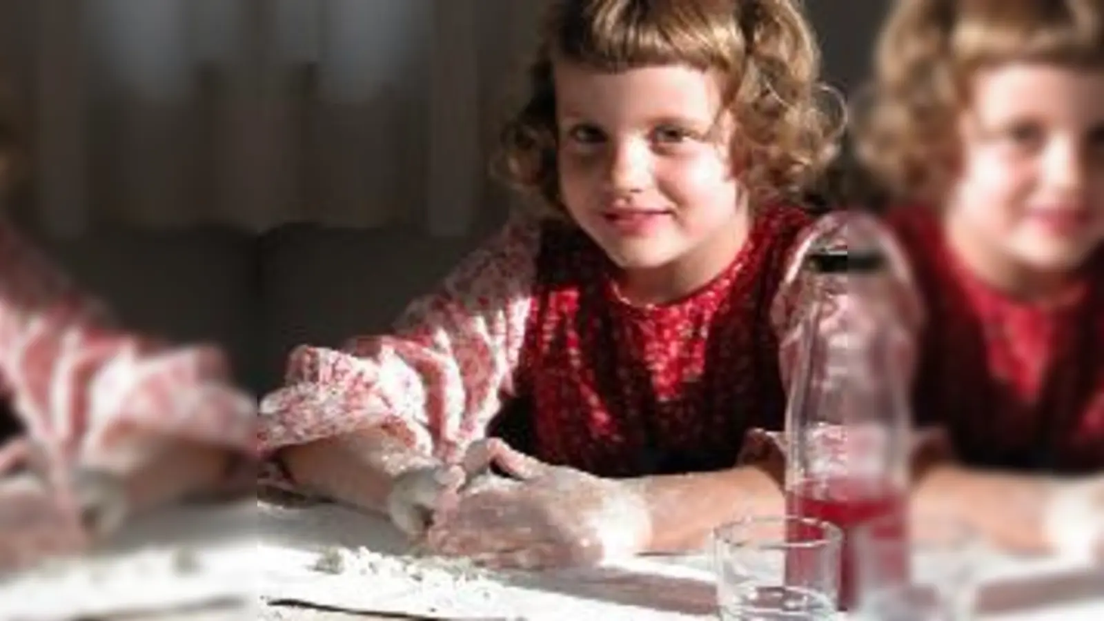 Liebt jedes Kind: Plätzchen backen  ohne Stress geht das bei der Weihnachtsbäckerei vom Haus der Familie.	 (F.: VA)