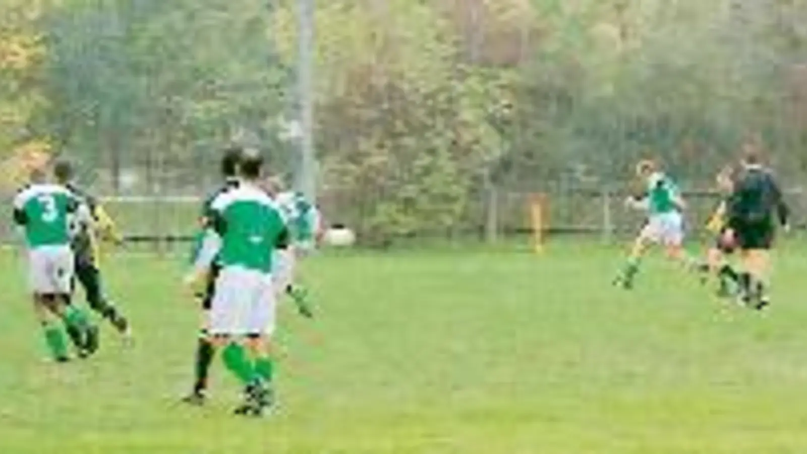Trotz sintflutartiger  (Foto: SC Bogenhausen und ESV-Ost schlugen sich tapfer und schenkten sich nichts.)