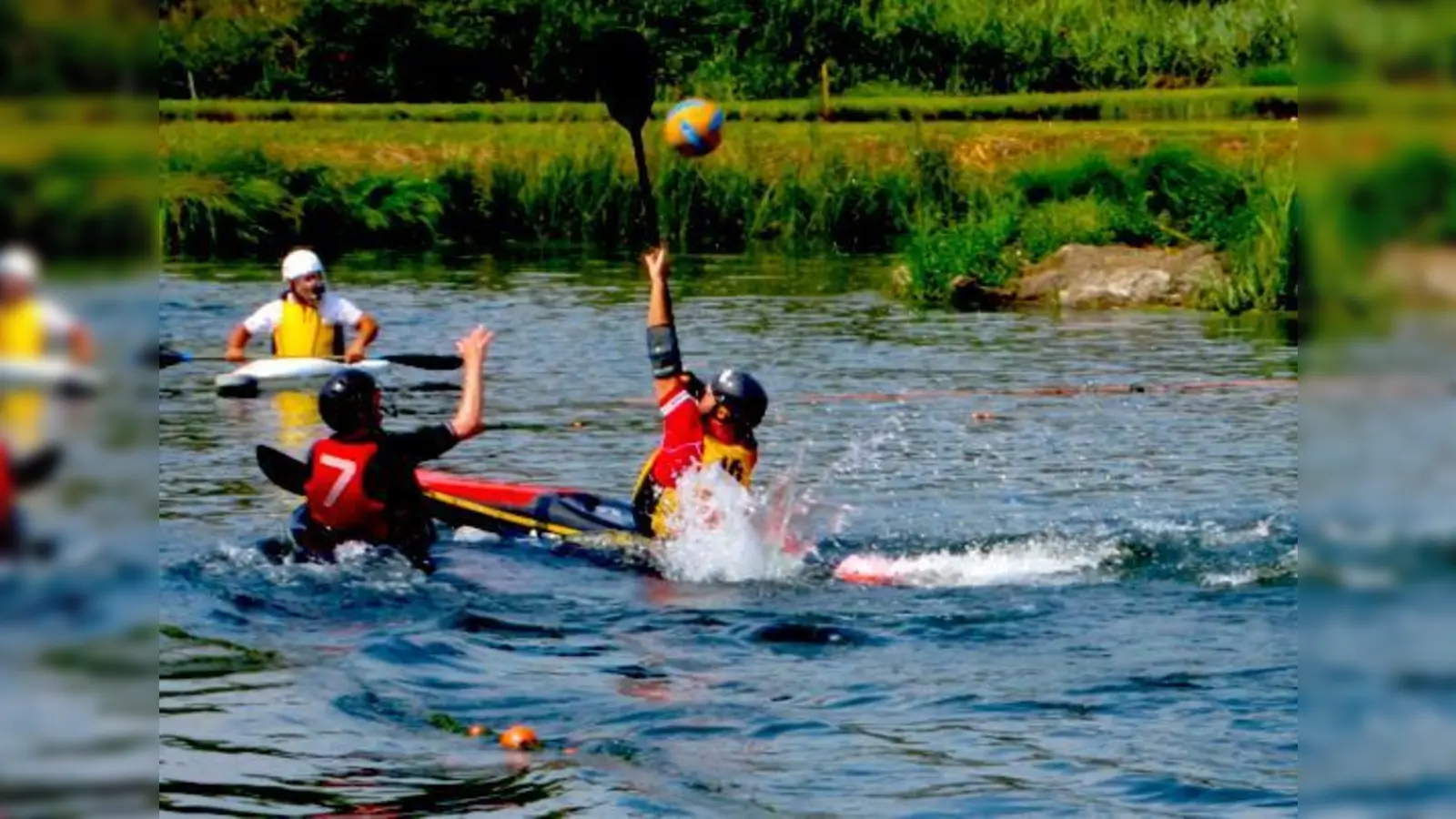 Beim Kanupolo geht es richtig zur Sache.	 (Foto: Verein)