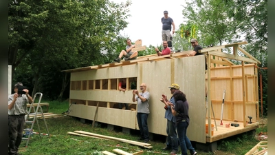 Der Imkerverein Anzing-Poing hat Richtfest für sein neues Bienenhaus gefeiert. (Foto: Maria Huber)