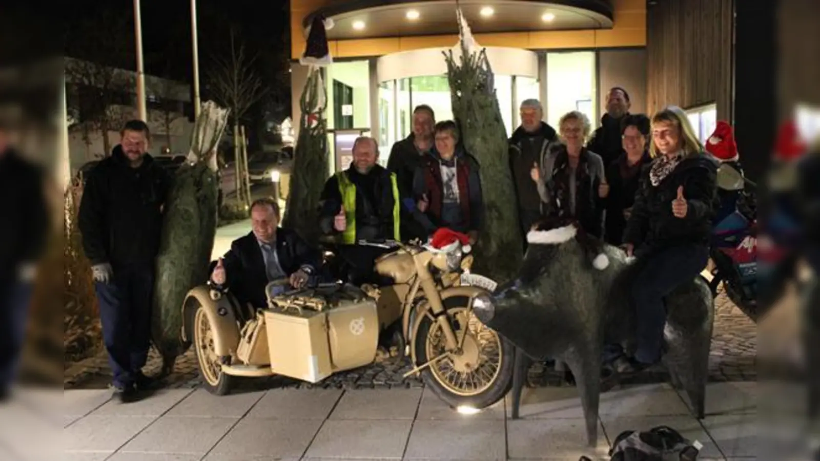 Gute Laune zum Aktionsstart: Dieter Gasser,  Landrat Robert Niedergesäß, Christian Beindner, Martin Heiler, Monika Gasser, Roland Maiwald, Tamara Berbuir, Michael Kossbiel, Lydia Pfeifer-Ritzmann und Andrea Behrend (v. li.).	 (Foto: Stefan Dohl)