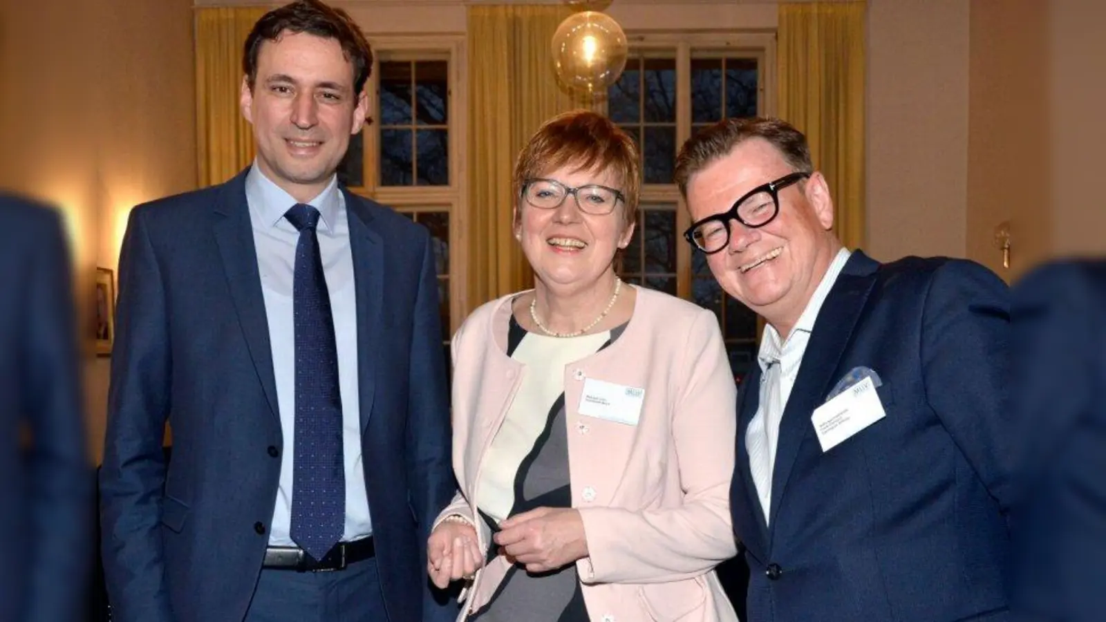 Gemeinsam setzen sie sich für eine gelingende Integration ein: Staatssekretär Georg Eisenreich, MLLV-Vorsitzende Waltraud Lucic und Netzwerkkünstler Frank Enzmann (von links). (Foto: MLLV)