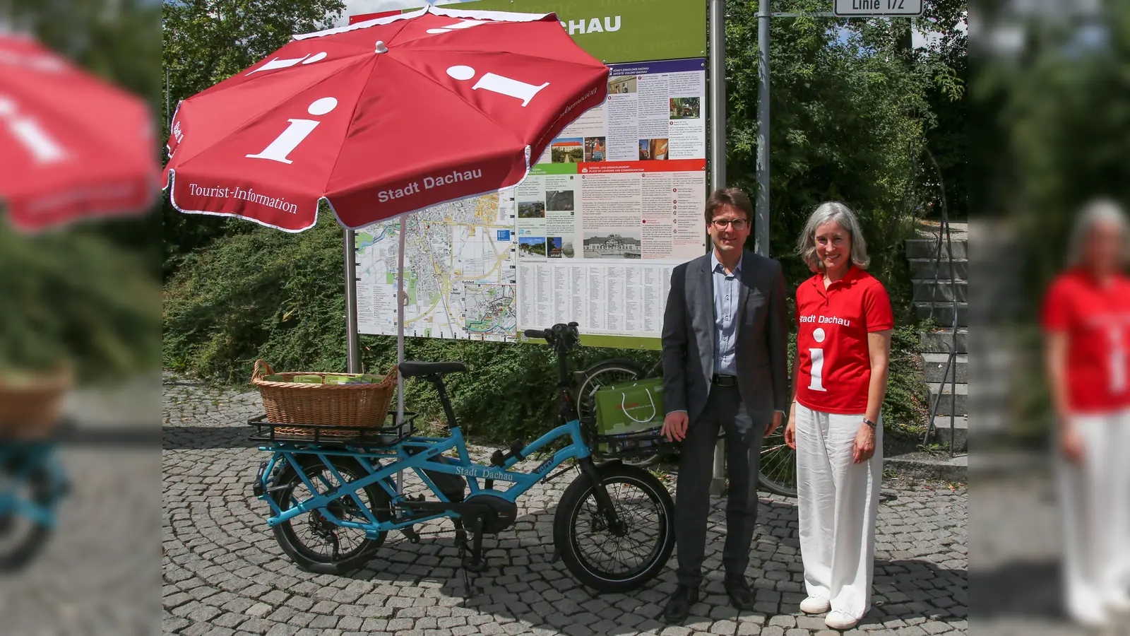 Oberbürgermeister Florian Hartmann und Monika Webersberger (Leitung Tourist-Information). (Foto: Stadt Dachau)