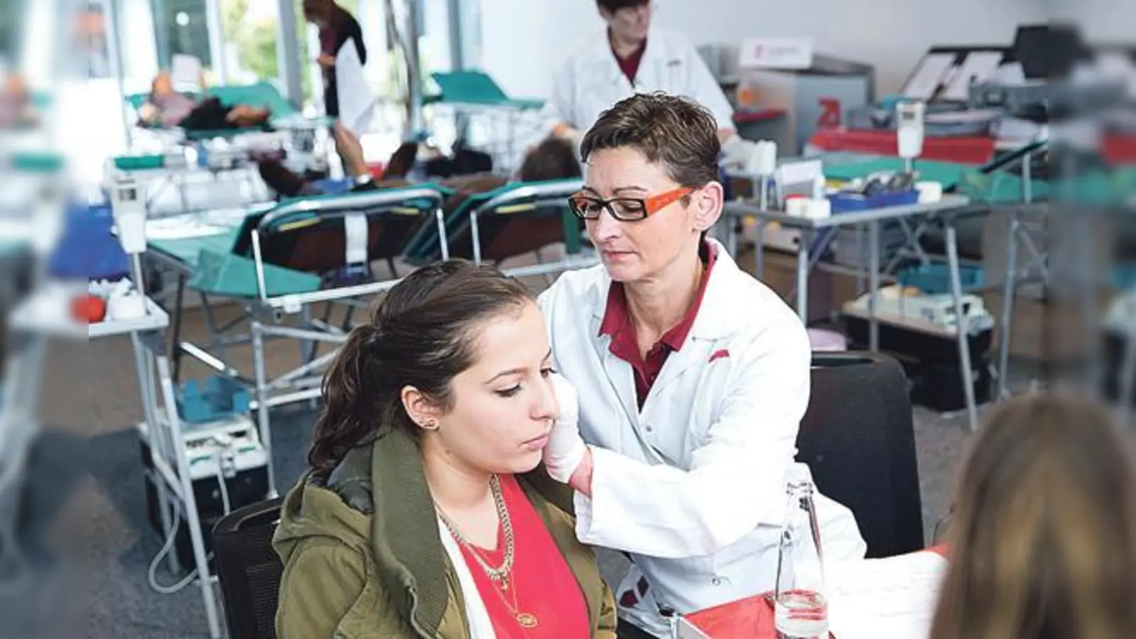 In Markt Schwaben, Ebersberg, Glonn und Frauenneuharting kann man demnächste Blut spenden. 	 (Foto: BRK)