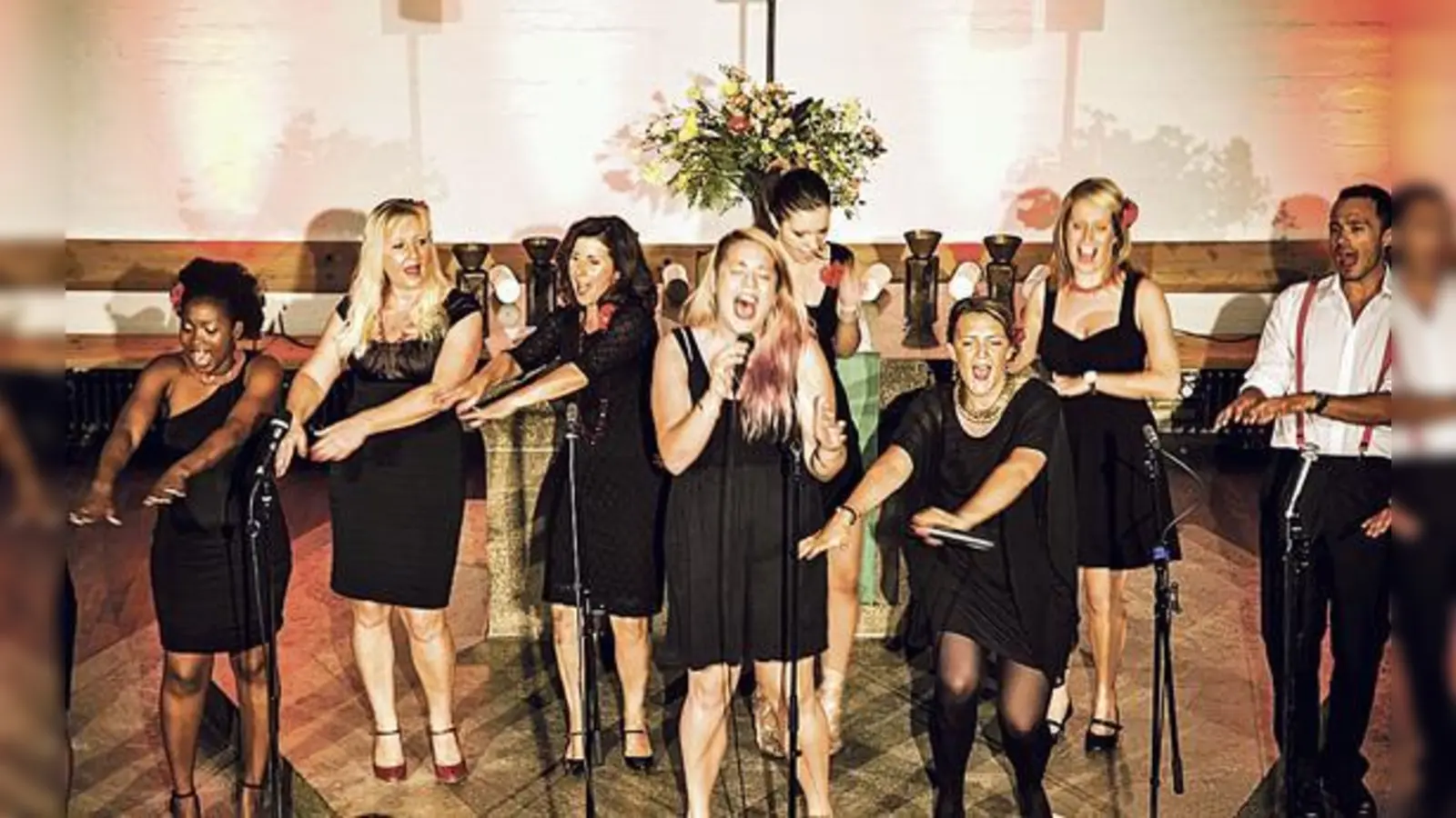 Die 15 Sänger von GospelnSoul haben bei ihrem Konzert verschiedene  Gute-Laune-Songs im Repertoire.	 (Fotos: VA)