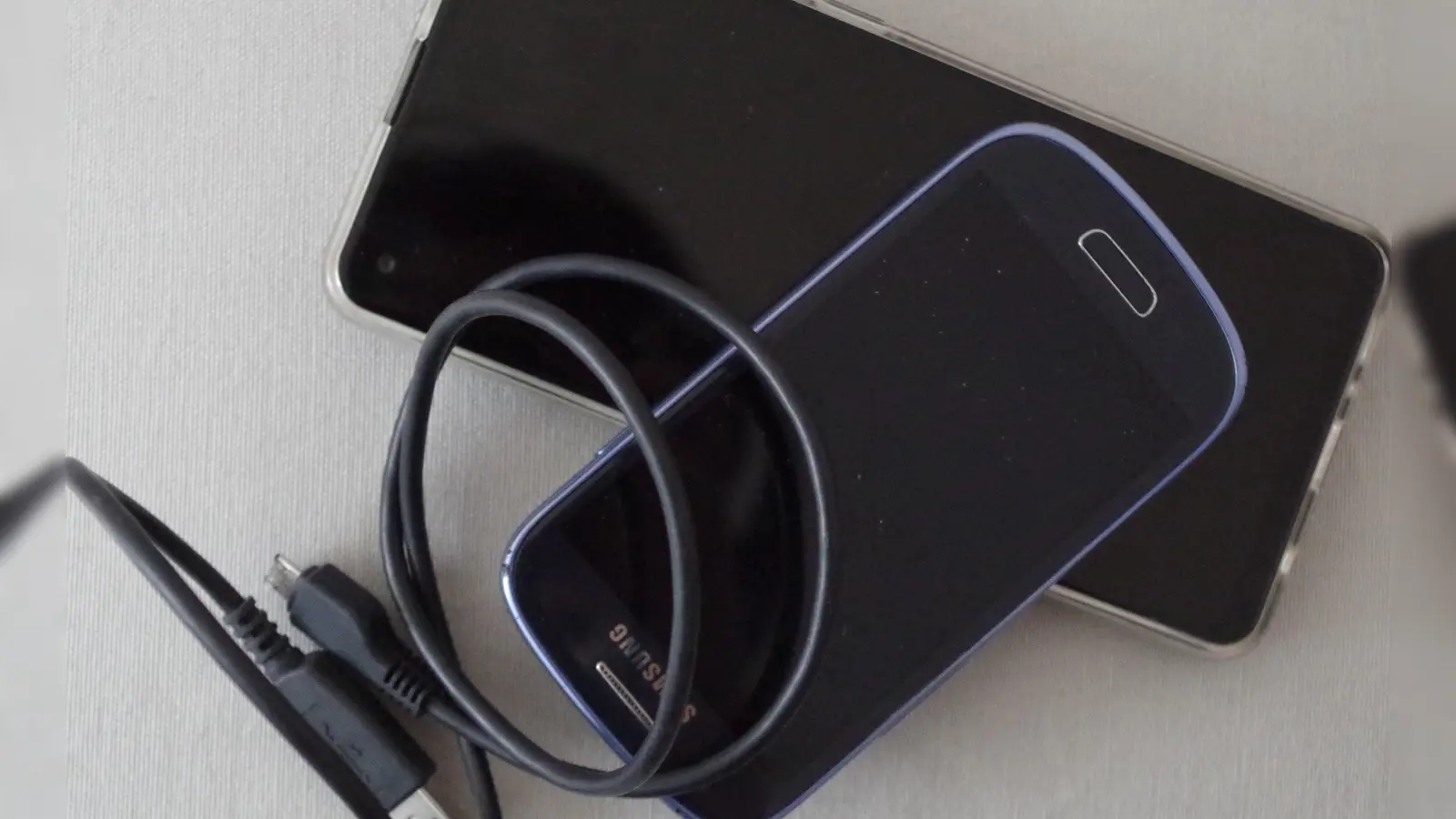 Alte Mobiltelefone können am 5. und am 26. August am infostand der Grünen an der Gerner Brücke abgegeben werden. (Foto: Beatrix Köber)