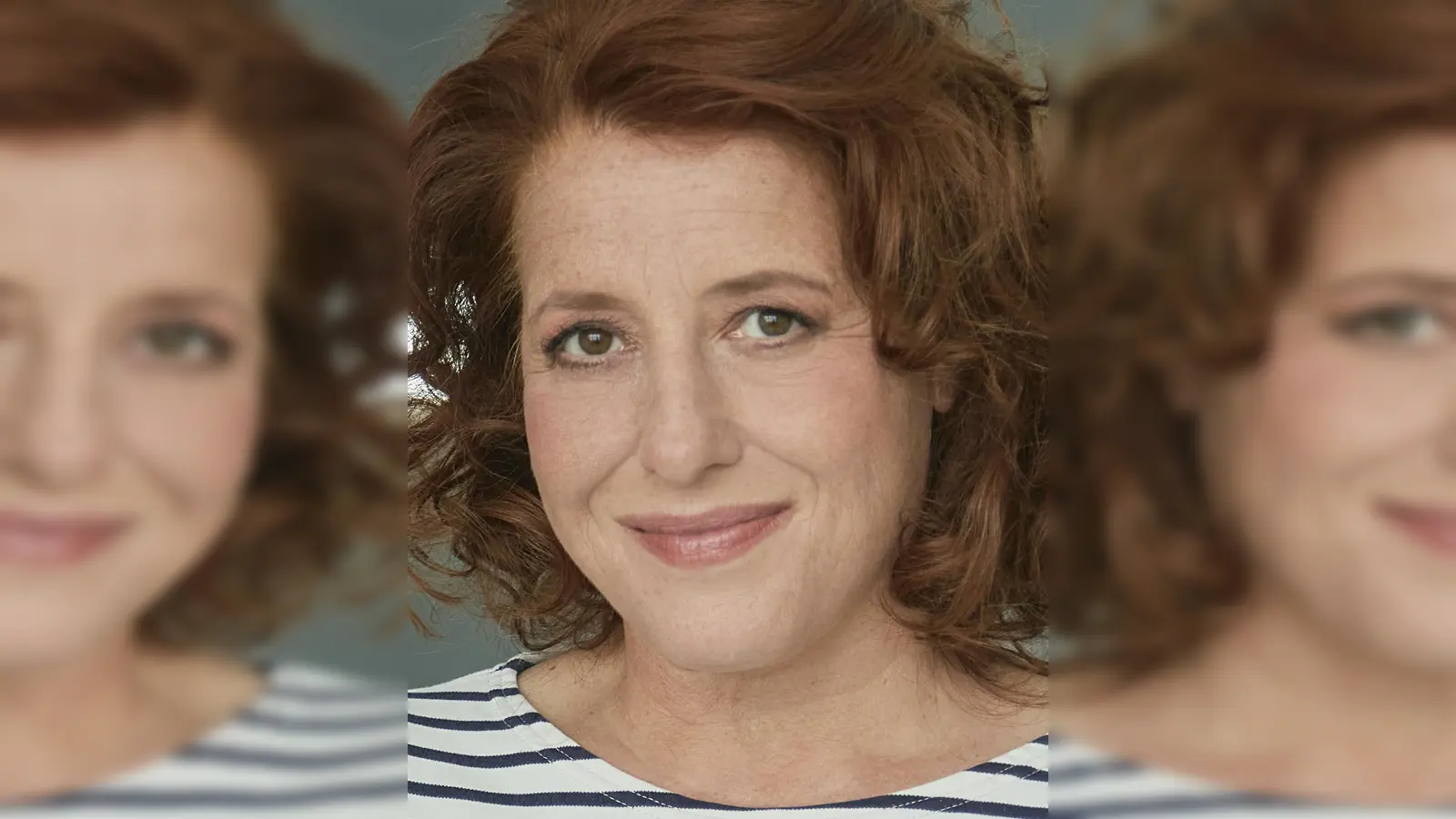 „Woher kommt nur das Loch im Boden?”, fragt sich die Kinseher in ihrem neuen Programm. (Foto: M. Bogdahn)