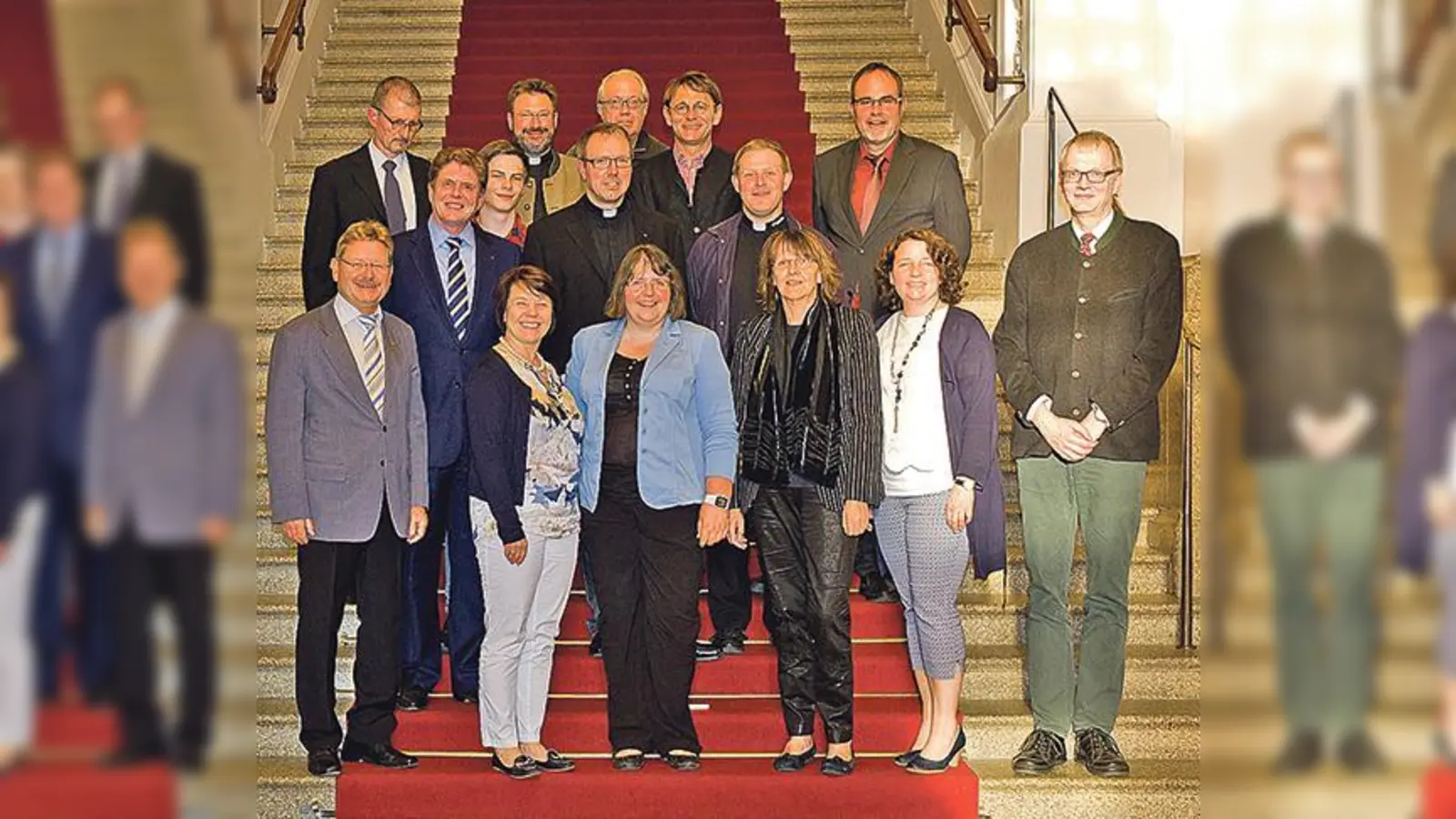 Diana Stachowitz mit den SPD-Landtagsabgeordneten Ruth Müller, Kathi Petersen und Paul Wengert und den Teilnehmern des Fachgesprächs. 	 (F: Stachowitz)