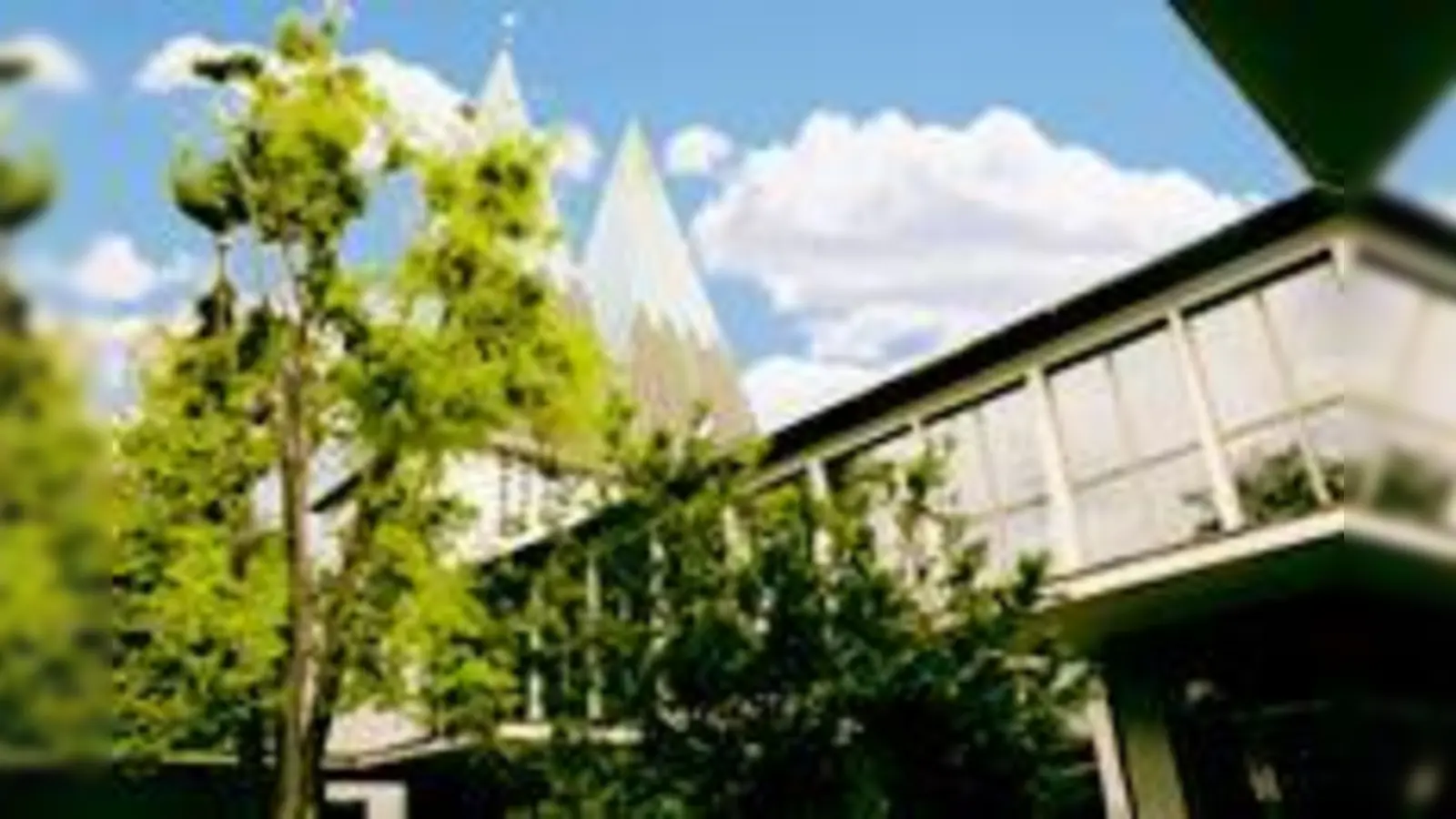 Die Allgemeine Sozialarbeit neben der Heilig-Geist-Kirche in der Hugo-Tröndle-Straße 51 hilft ratlosen Menschen. 	 (Fotos: ta)