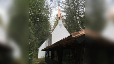 Die Anastasia-Kapelle befindet sich im Alten Teil des Waldfriedhofs. (Foto: Pfarrei Sankt Hedwig)