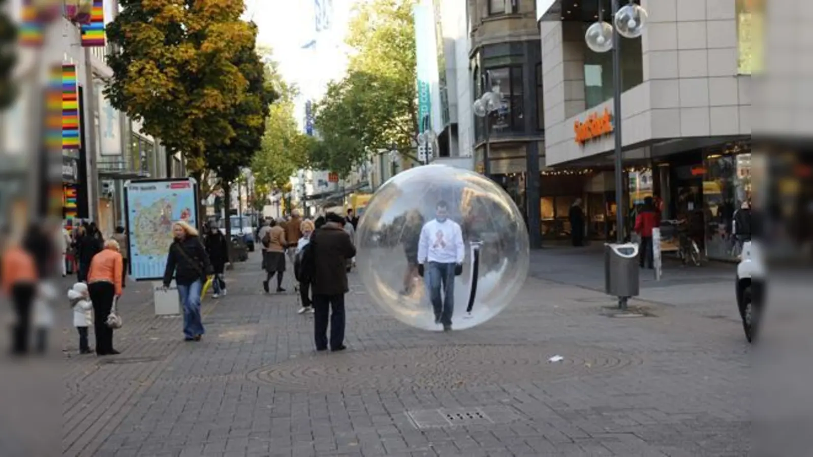 Der Mensch in der Kugel macht am 21. November in München Station.  (Foto: VA)