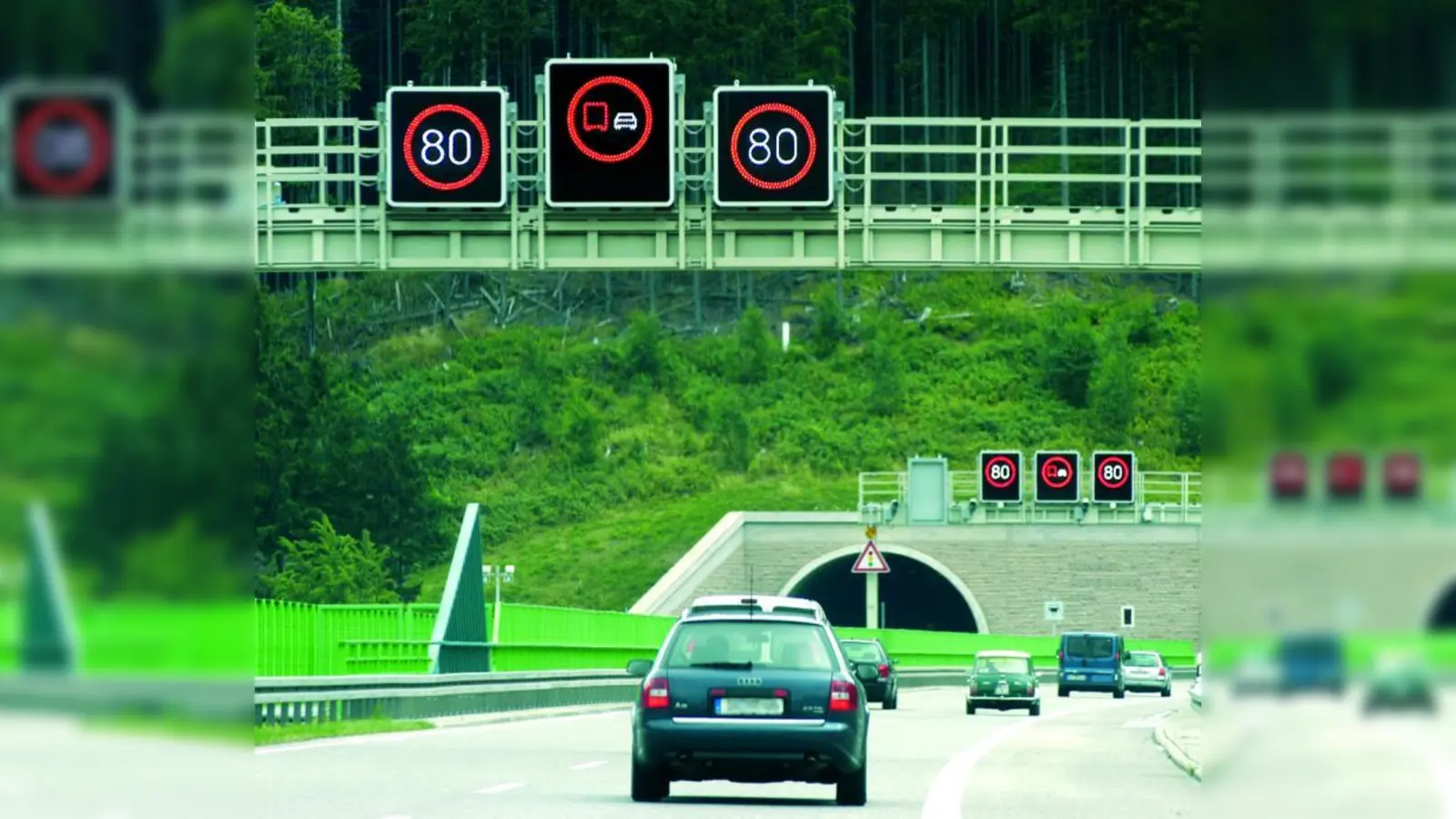 Tempolimit: So ist es durch das Leuchtsignal klar geregelt. (Foto: Bernd Leitner – 
Fotolia.com)