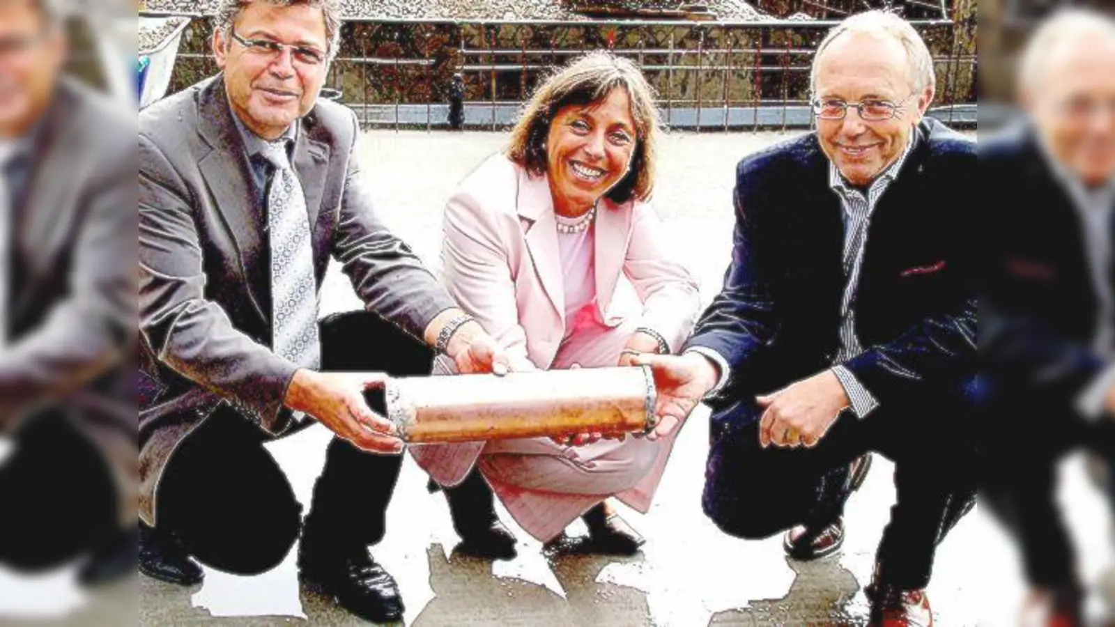 Bürgermeister Edwin Klostermeier, Rektorin Michaele Fitz und Architekt Hans-Rudolf Kopp (v. l.) bei der Grundsteinlegung der Grundschule.	 (Foto: Ka)