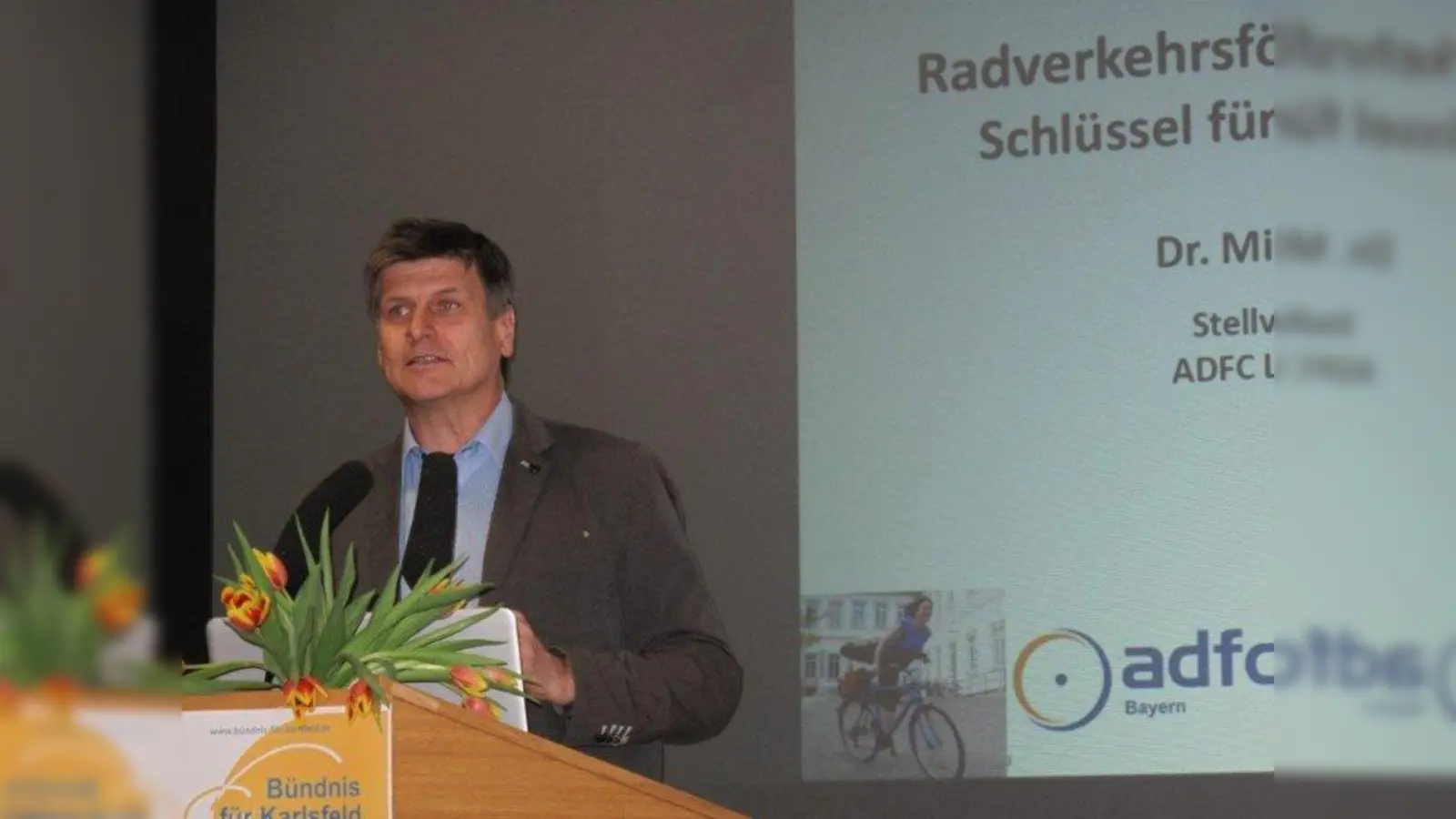 Gastvortrag: Michael Stanglmaier, stellvertretender Landesvorsitzende des ADFC (Allgemeiner Deutscher Fahrradclub e.V.) Bayern, sprach auf dem Neujahrsempfang des „Bündnis für Karlsfeld”. (Foto: Jochen Seyboth)