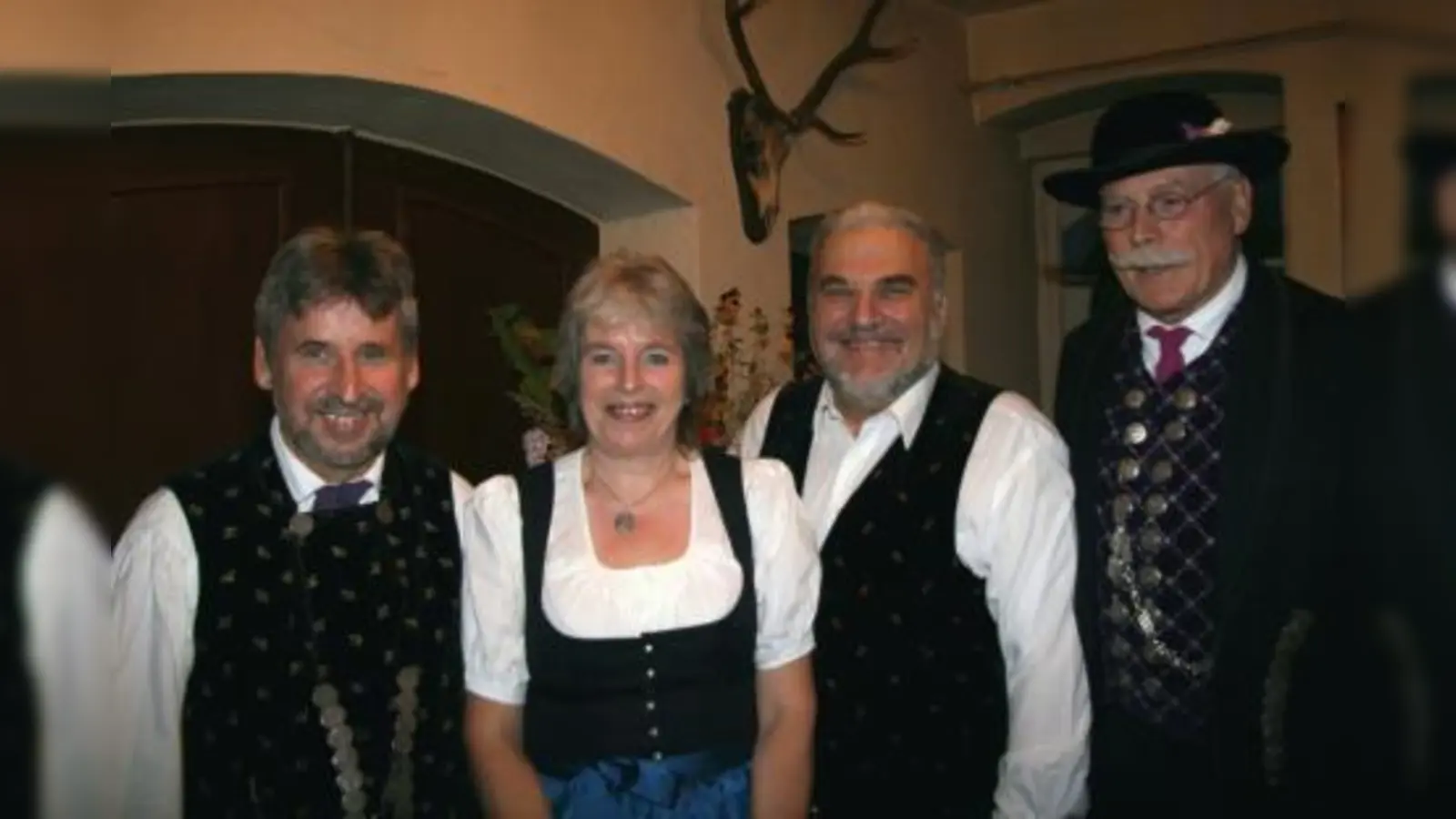 „Der Hoagartn ist doch immer sehr zeitaufwändig zu planen, bis wirklich alles zusammen ist“, meinten die Organisatoren vom Verein D´Blutenburgler und freuten sich über den gelungenen Abend. V.l. Willi Franz, Christina Franz, Sprecher Georg Fichtinger und Hellmut Schmücker. (Foto: US)