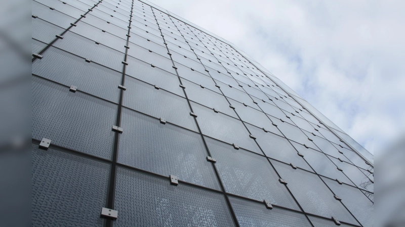 Die komplette Vorderseite der Kirche lässt sich wie ein riesiges zweiflügeliges Tor vollständig öffnen. (Foto: job)