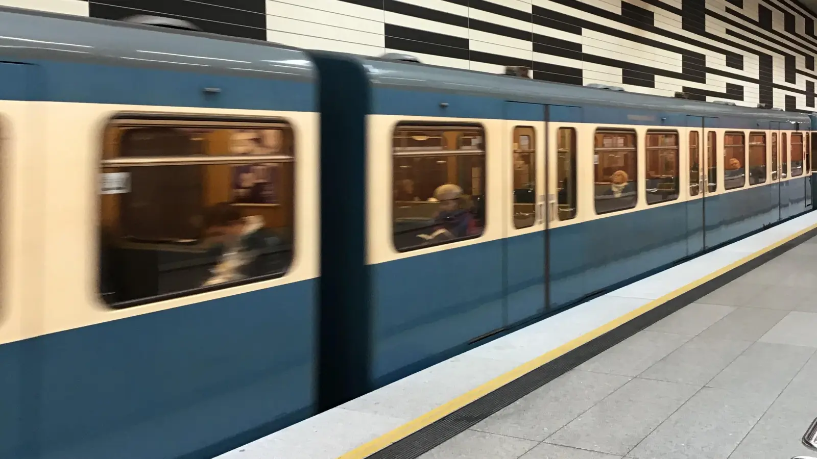 Neue Schienen für die U3: Es muss leider auch tagsüber mit Verspätungen gerechnet werden.  (Foto: dm)