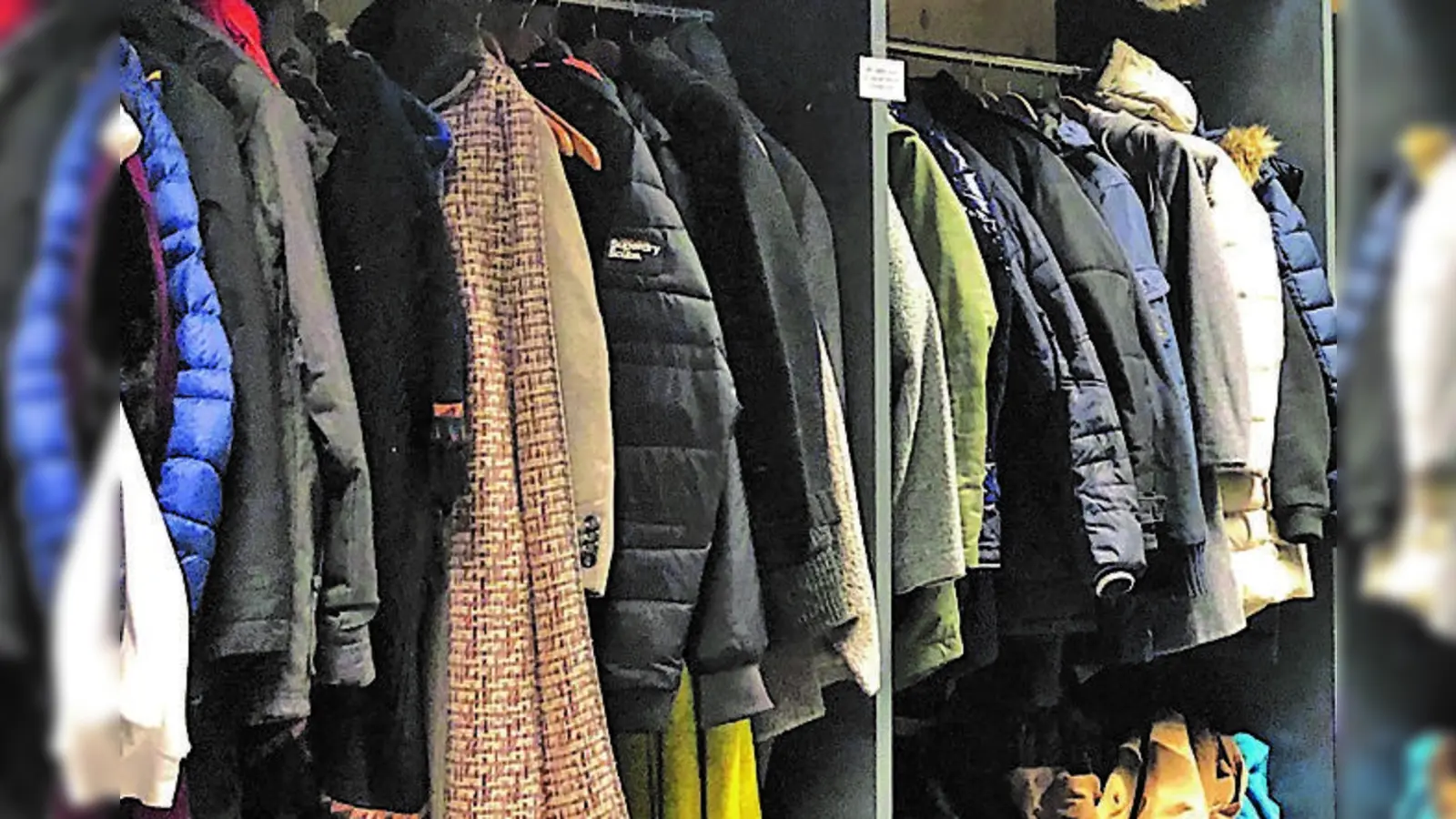 Modische Kleidung und Accessoires findet man beim Basar des Hauses am Schuttberg. (Symbolbild: pst/ Archiv)