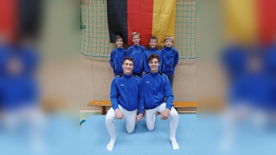 Die Turner des TSV Unterföhring starten bei den Deutschen turnerischen Mehrkampfmeisterschaften in Eutin. Hinten von links Jakob Schnitzer, Tobias Hohenberger, Jonas Renner und Michael Schütz, vorne Stefan Wiedemann (links) und Tim Schneider. (Foto: Verein)