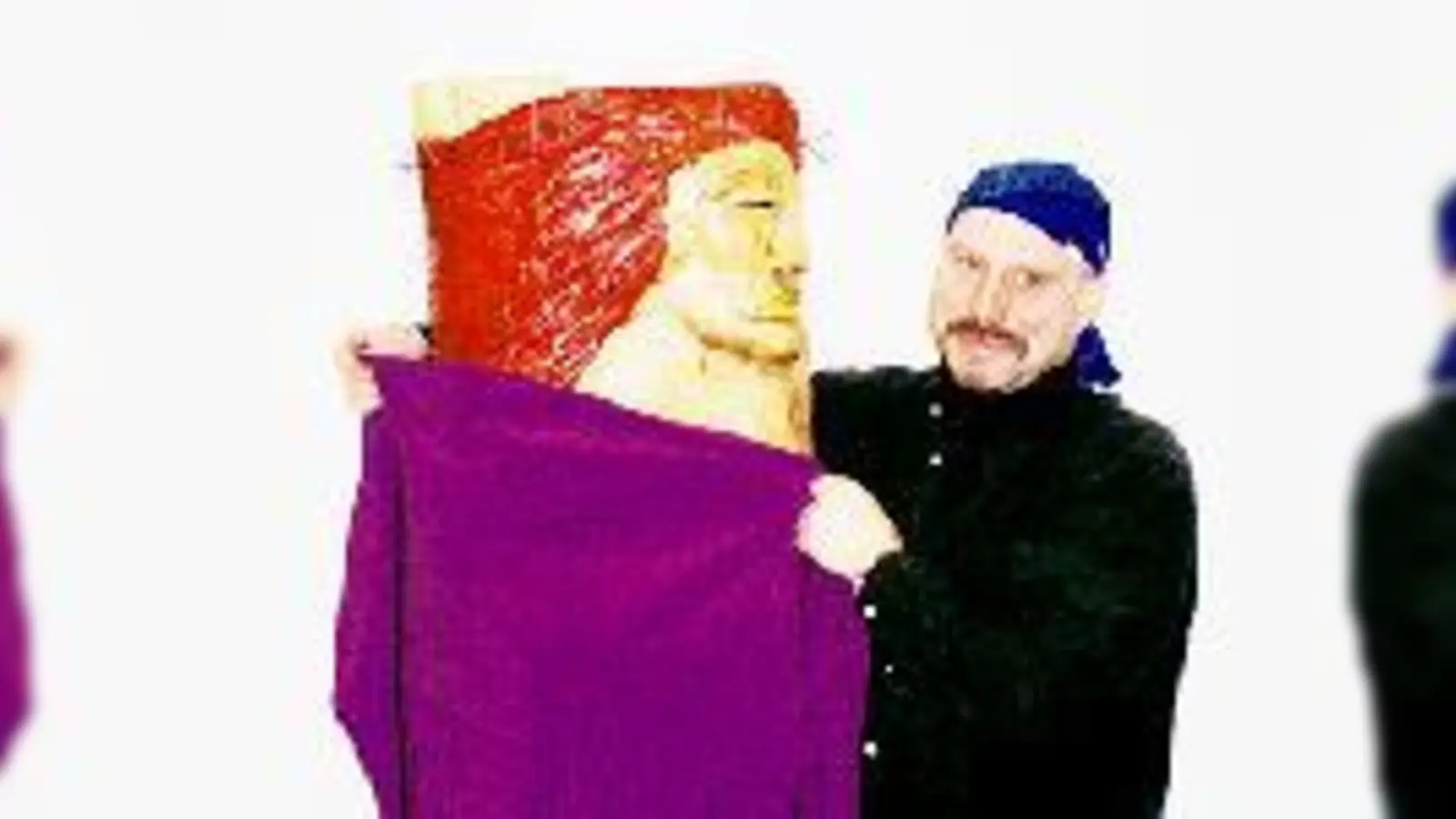 Künstler Werner Frank gibt einen kleinen Blick auf seine Gabriela, dem Engel der ab 5. Dezember, den Hans-Mielich-Platz schmücken wird, frei.  (Foto: Woschée)