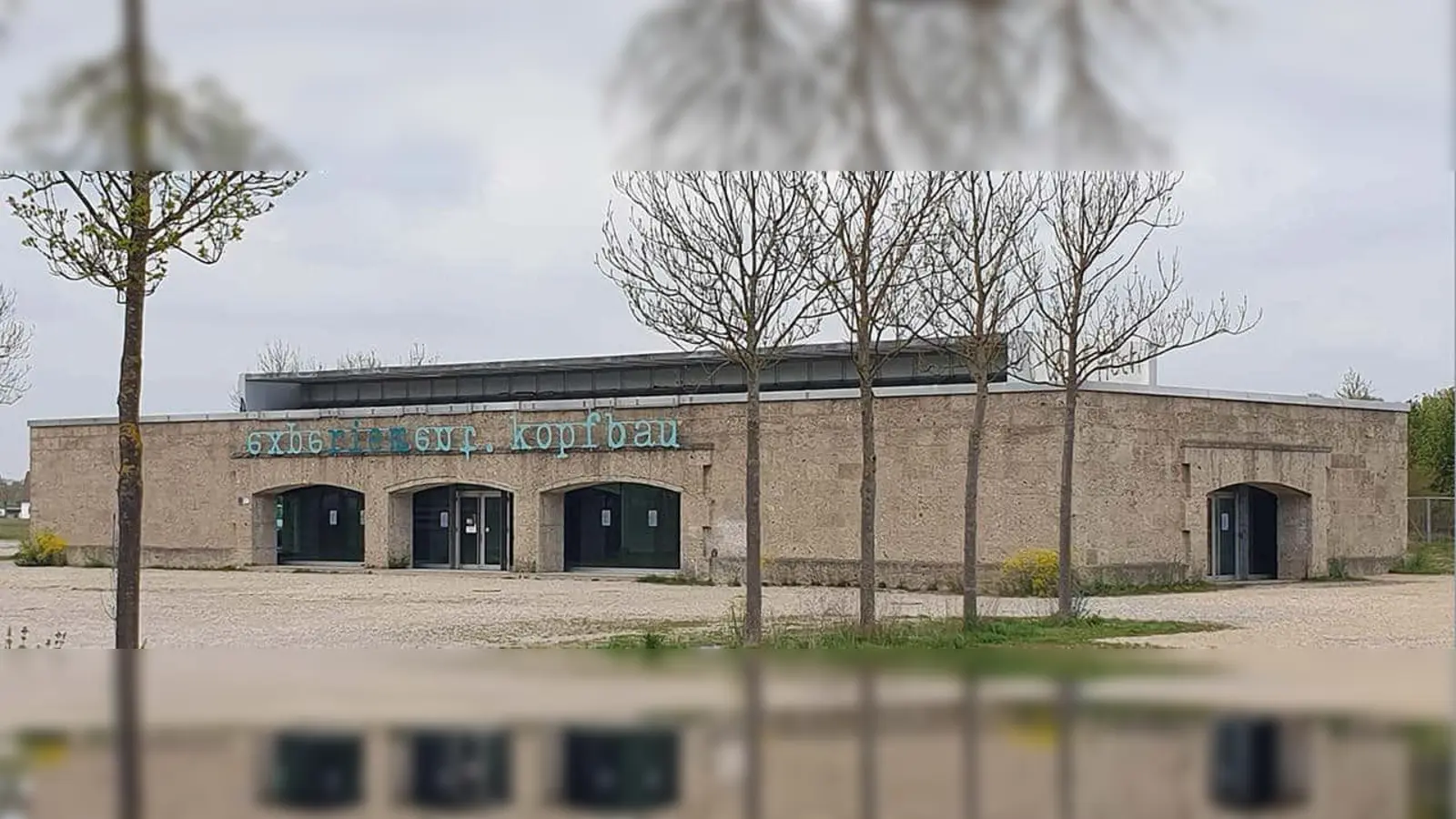 Der Kopfbau in der Messestadt Riem wird wieder einmal zur Theaterbühne. (Foto: Echo e.V.)