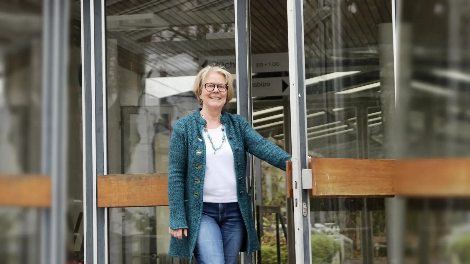 Die Sommerferien starten in der Bücherei Gräfelfing. Leiterin Elke Naeve freut sich auf den Leseclub. (Foto: us)