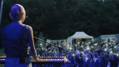 Die Pop Up Stage bringt fünfmal kostenlose Livemusik von aufstrebenden Bands in die Münchner Stadtteile, wie hier im vergangenen September im Weissenseepark. (Foto: Rosa.Lietz)