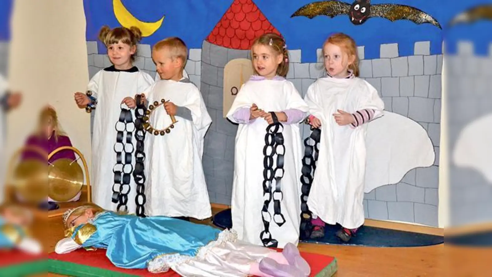 Im Kindergarten Am Dobelwald ging es jüngst gespenstisch zu: Geist Hugo war zu Gast.	 (Foto: BRK)