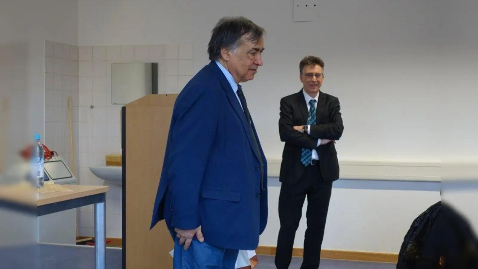 Palermos Oberbürgermeister Leoluca Orlando war zu Besuch im Dante-Gymnasium. Im Hintergrund: Schulleiter Bernhard Fanderl. (Foto: Sonja Kuhn)