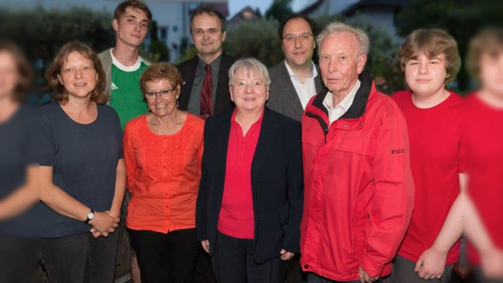 Engagement für das Stadtviertel: Eva Ernst, Christiane Schenk, Christa Beenken, Friedrich Schneller, Ferdinand Scholz (vorne v.l.), Alexander Schulz, Christoph Unrath und Pascal Fuckerieder (hinten v.l.) von der SPD Allach-Untermenzing. (Foto: pi)