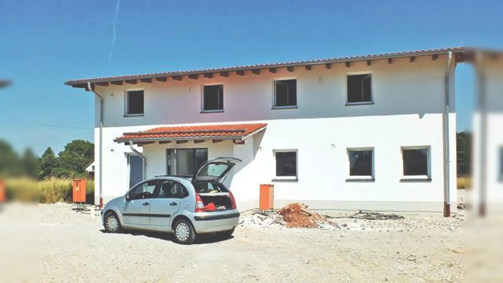 Noch laufen die Bauarbeiten: Das Tierheim für den Kreis Erding soll am 4. Oktober eröffnet werden.	 (Foto: sy)