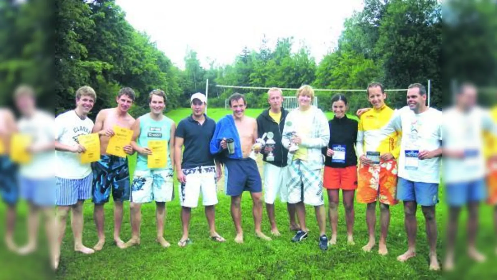 JU-Chef Oliver Sopart mit den drei Siegerteams. (Foto: pi)