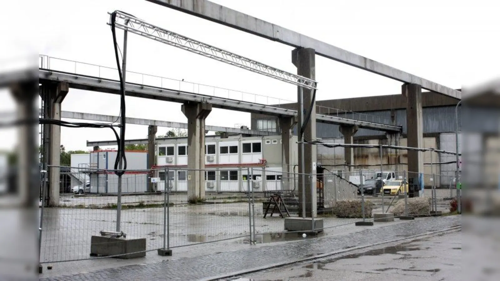 Es wird grüner: Heute sei das Industrieareal (hier das Betonwerk Katzenberger) zu fast 100 Prozent vesiegelt, erklärte Juror Johann Spengler. Künftig könne man 40 bis 50 Prozent Grünflächen erwarten. (Foto: job)