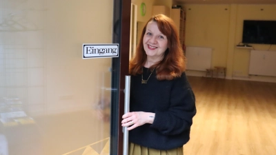 Margit Alt leitet den Nachbarschaftstreff in der Au in der Gebsattelstraße 2. Zweimal wöchentlich bietet sie eine offene Sprechstunde an. Das Angebot an Kursen und Veranstaltungen möchte sie ausbauen. (Foto: bas)