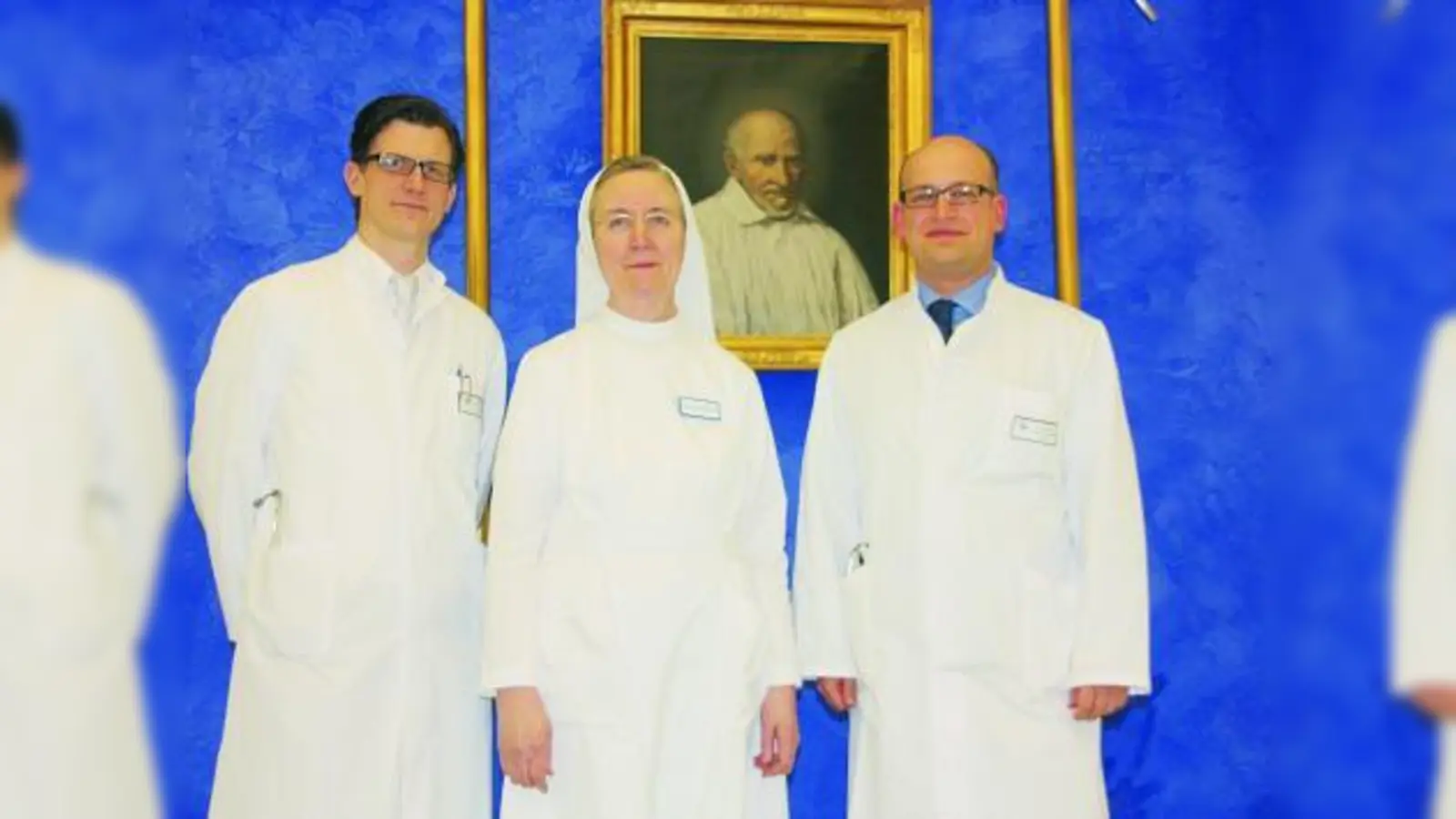 Hausoberin Schwester M. Adelinde Schwaiberger mit Chefarzt PD Dr. Hanno Leuchte (links) und Oberarzt Dr. Rainer Baumgartner. (Foto: pi)