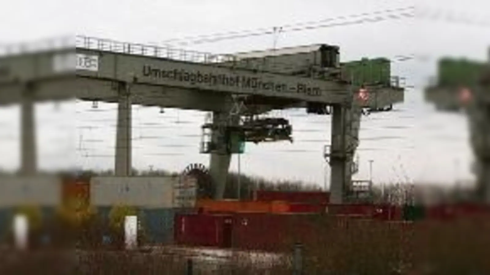 Einen Containerbahnhof wie er in Riem zu finden ist, will die Gemeinde Feldkirchen nun mit allen Mitteln verhindern.   (Foto: wei)