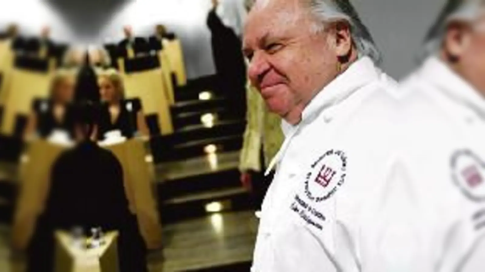 Von der Küche in den Hörsaal. Prof. Eckart Witzigmann gibt sein gesammeltes Wissen jetzt offiziell als Universitätsdozent  (Foto: Witzigmann Bajazzo)