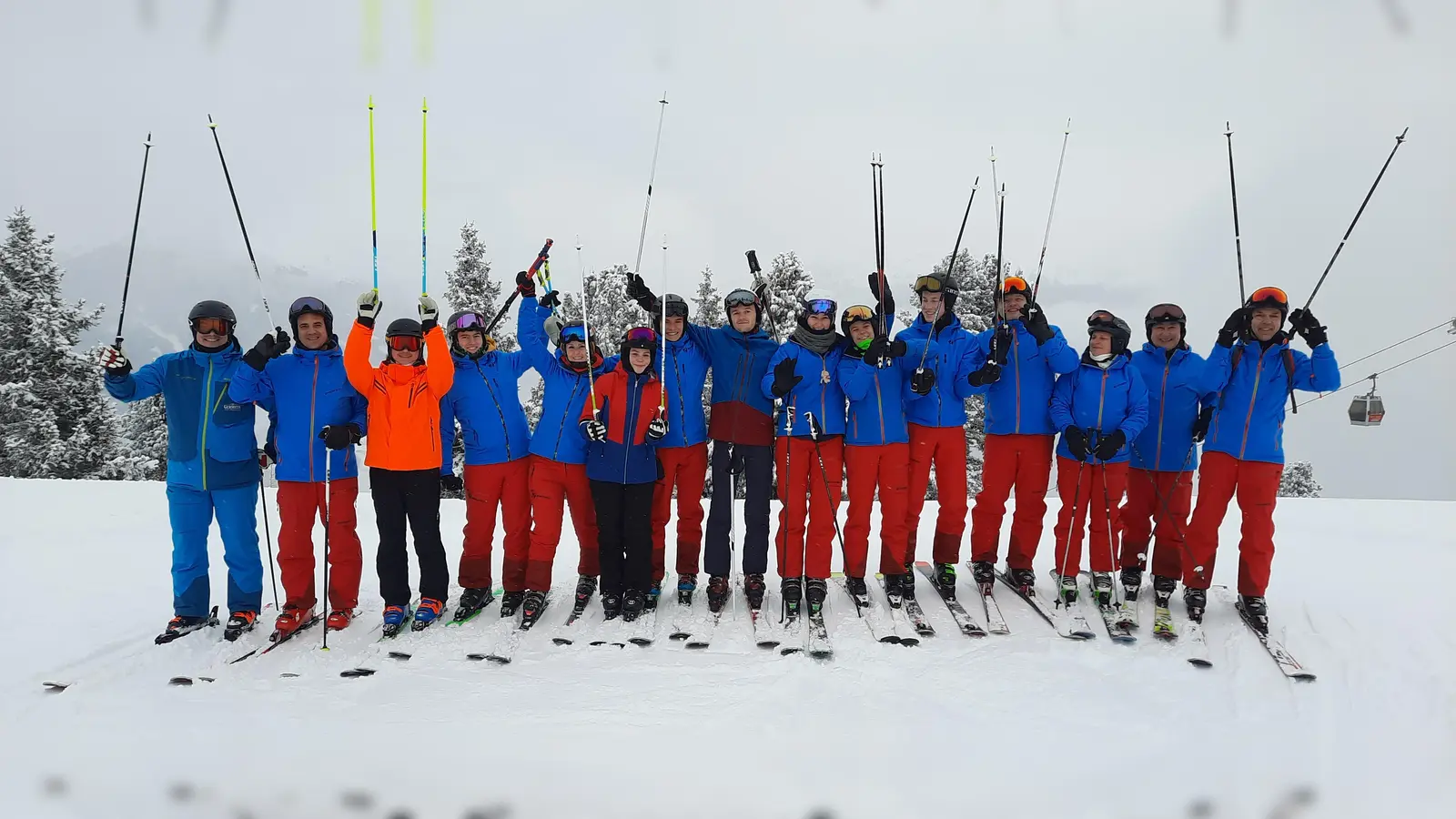 Auch die Skilehrer des TSV Milbertshofen freuen sich schon auf die neue Kurssaison. Teilnehmen können alle zwischen fünf und 17 Jahren.  (Foto: TSV Milbertshofen)