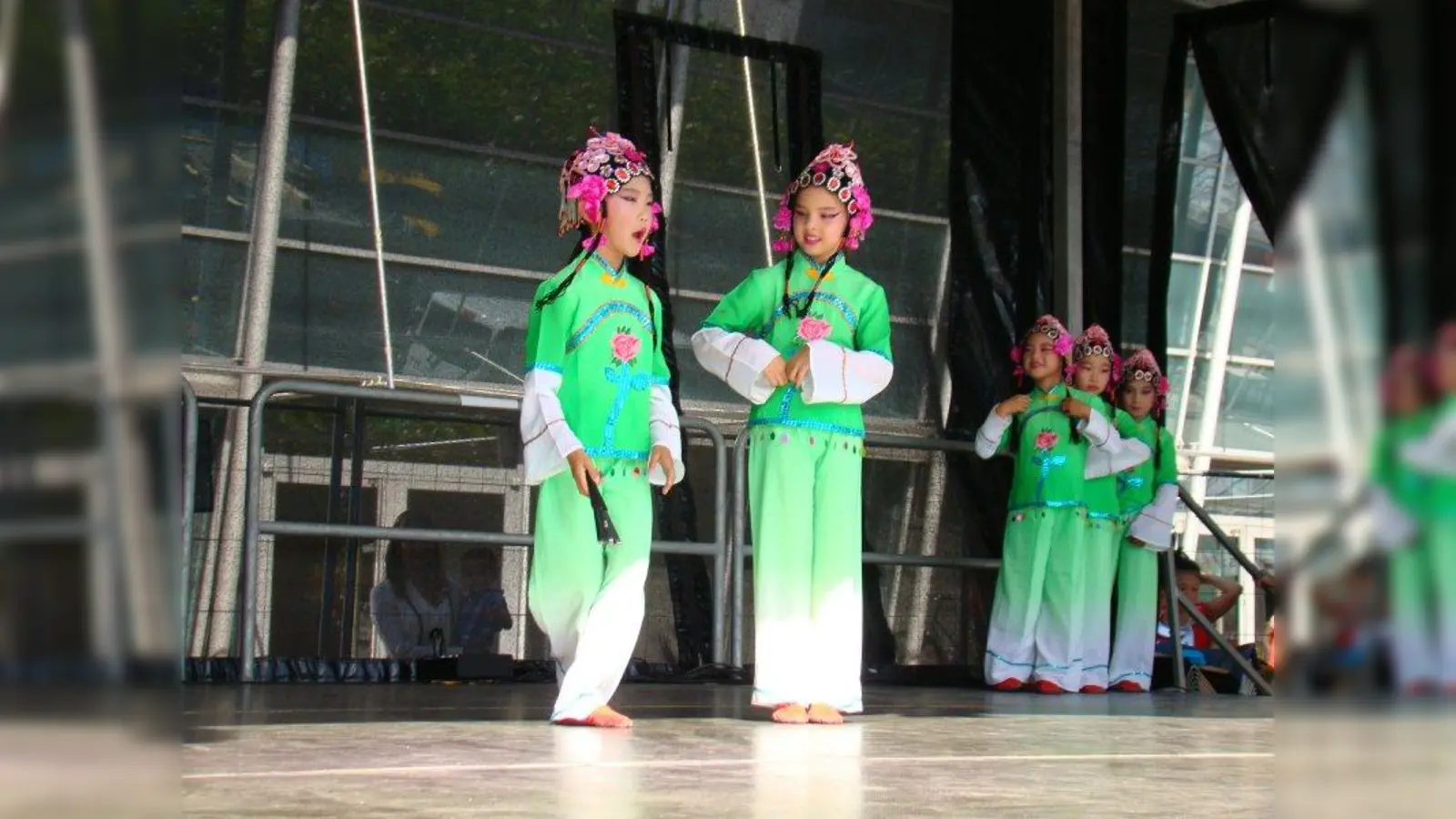 Chinesische Tänzerinnen werden wieder auf der Stadthallenbühne auftreten. (Foto: pst)