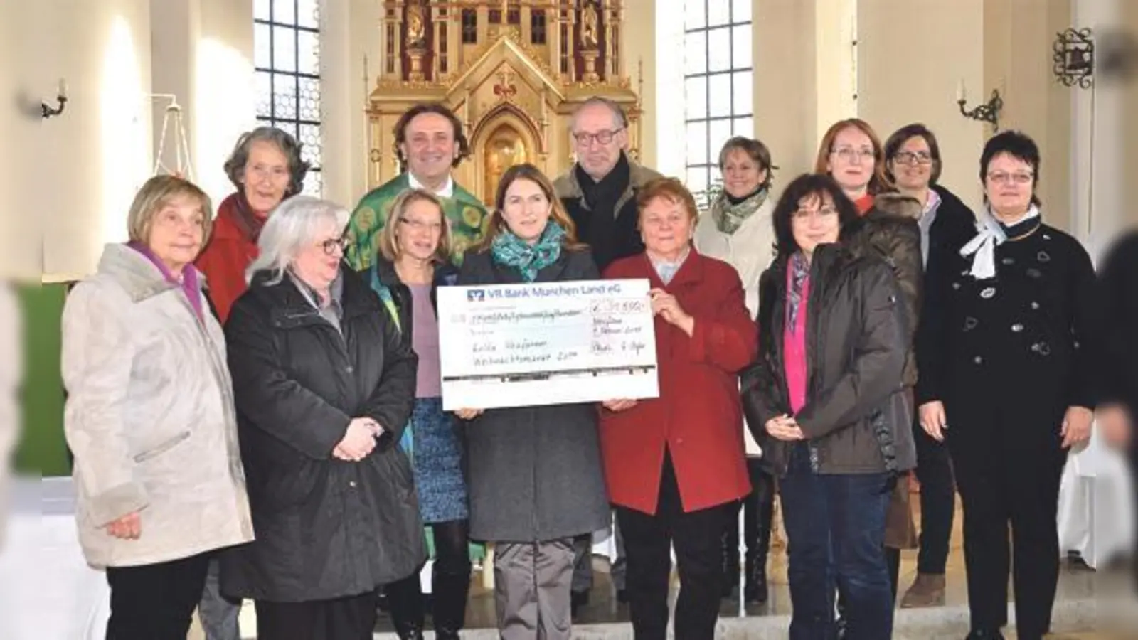 4.000 Euro Teilerlös des Neufarner Christkindlmarktes kamen für die Palliativstation und der gynäkologischen Abteilung der Kreisklinik zusammen.	  (F: Privat)