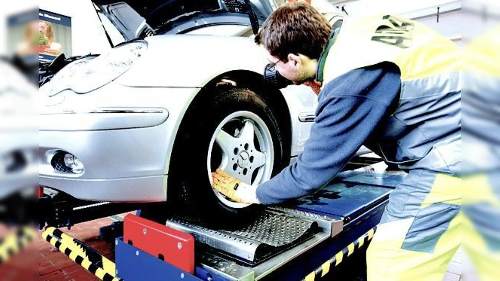 Hält der Gebrauchte, was er verspricht? Aufschluss gibt ein Check im ADAC Prüfzentrum München. 	 (Foto: Frommann/ ADAC)