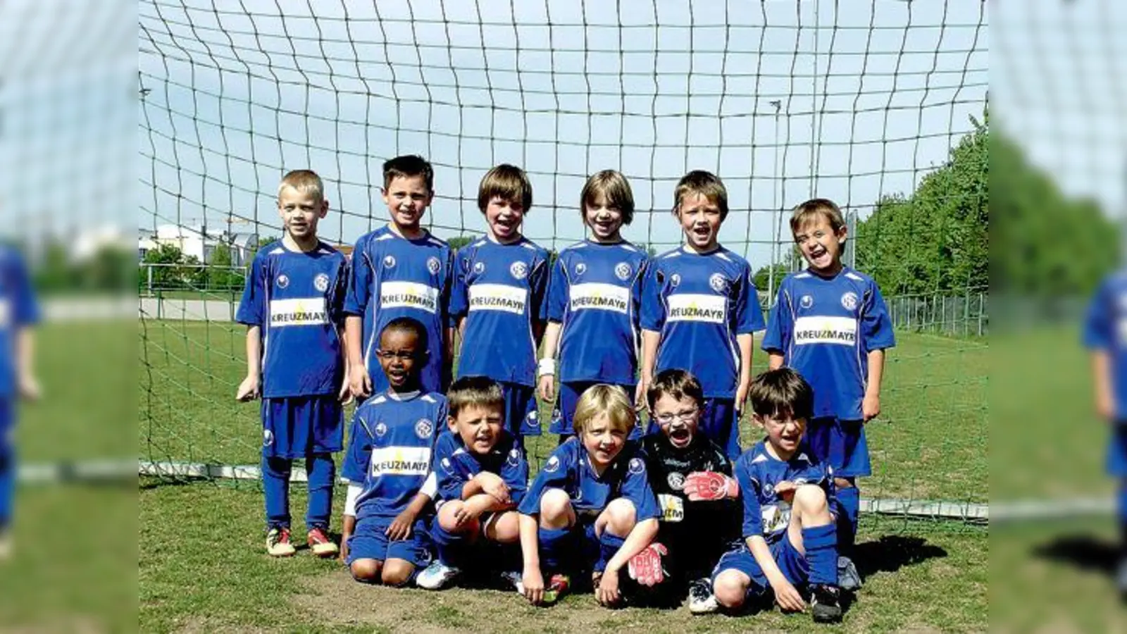 Gut gekleidet hat halb gewonnen: die G1-Jugend in neuem Dress.	 (Foto: Privat)