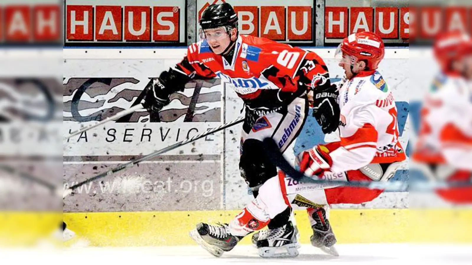 Der Verteidiger Dominik Unverzagt (re.) geht auch mal dahin, wos wehtut. Jetzt hat der Stammspieler seinen Vertrag in Grafing verlängert.	 (Foto: smg/STOCK4press)