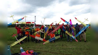 Ein tolles Erlebnis ist es jedes Mal, wenn die Mitglieder des Modellbau Clubs München gemeinsam ihre Flugzeuge in den Himmel steigen lassen.  (Foto: VA)