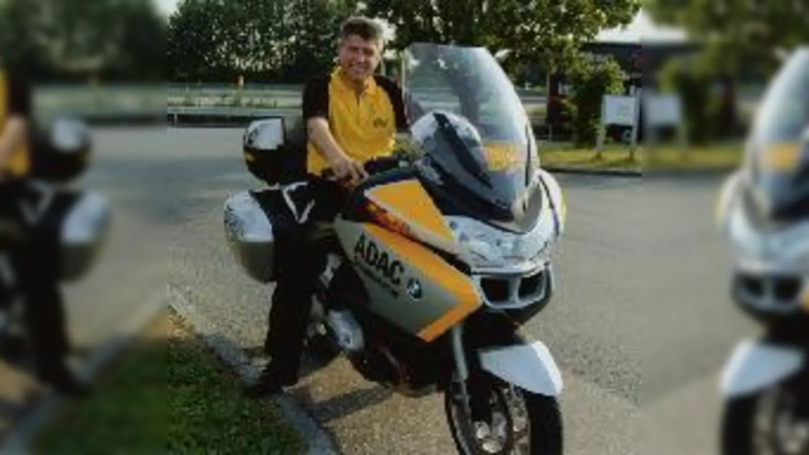 Mit seinem neuen Motorrad ist der Haidhauser Stauberater Fritz Müller auf den Autobahnen rund um München unterwegs: Er hilft mit Getränken aus, gibt Auskunft über Stauursache und -länge oder verteilt Kartenmaterial.	  (Foto: ADAC)